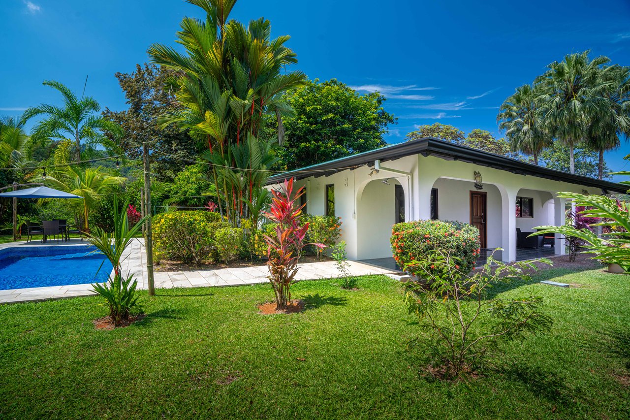 Beautiful Casa Tucán Escape, Tres Rios,  Gorgeous Mountain View with Room to Build!