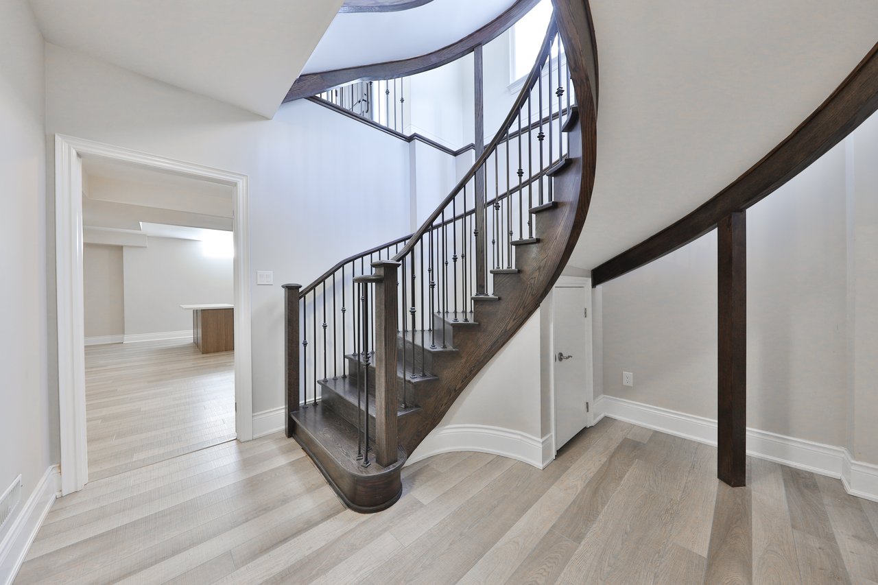 2163 Vineland Crescent, Oakville