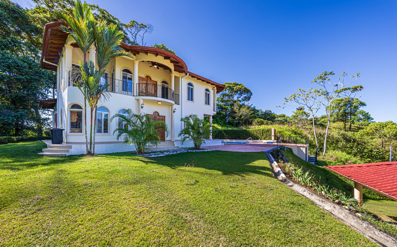 Elegant 3 Bedroom + Office Jungle Home in Puesta Del Sol, Ojochal