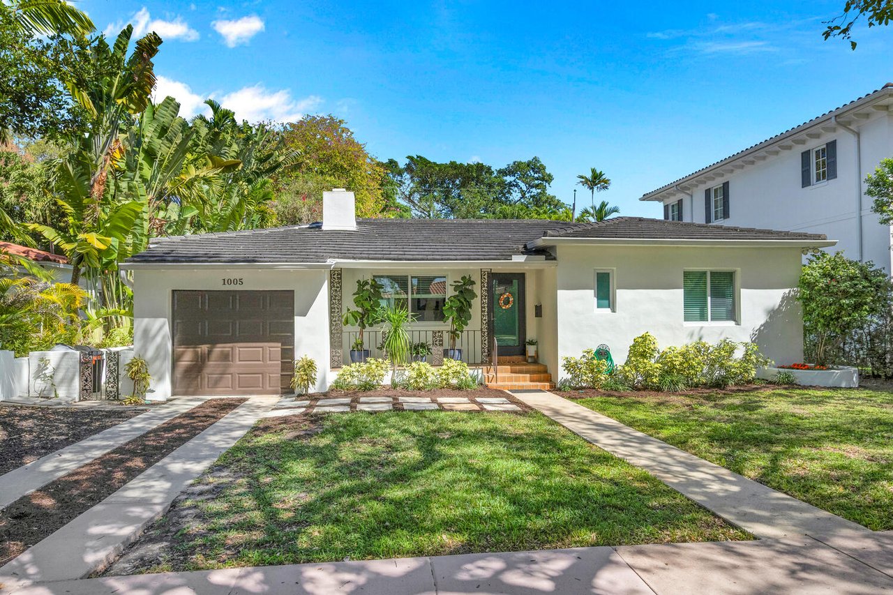 Charming Pool Home at 1005 Columbus Blvd