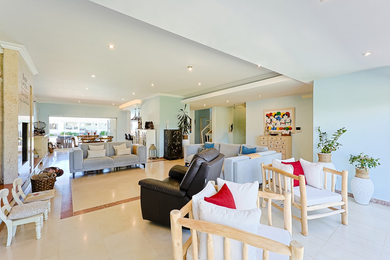 Exclusive 4,000 m² Estate in Azeitão with Tennis Court, Spa & Approved Development Project