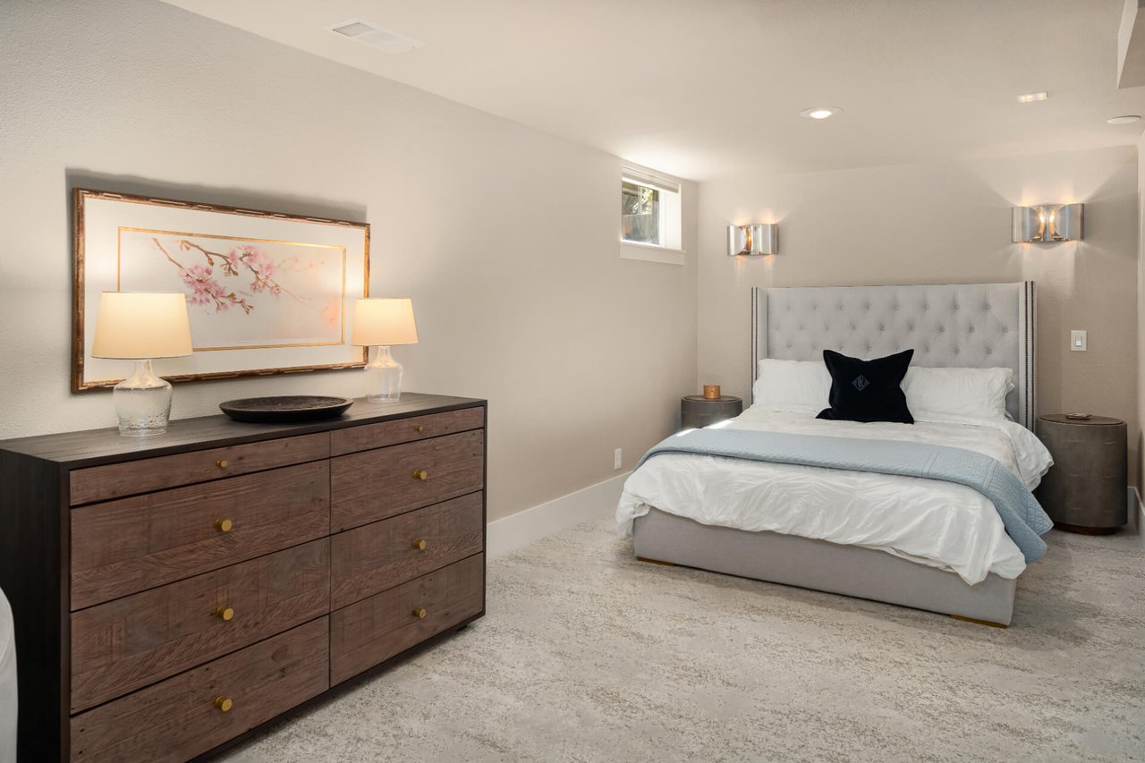 4105 SW Holly Street