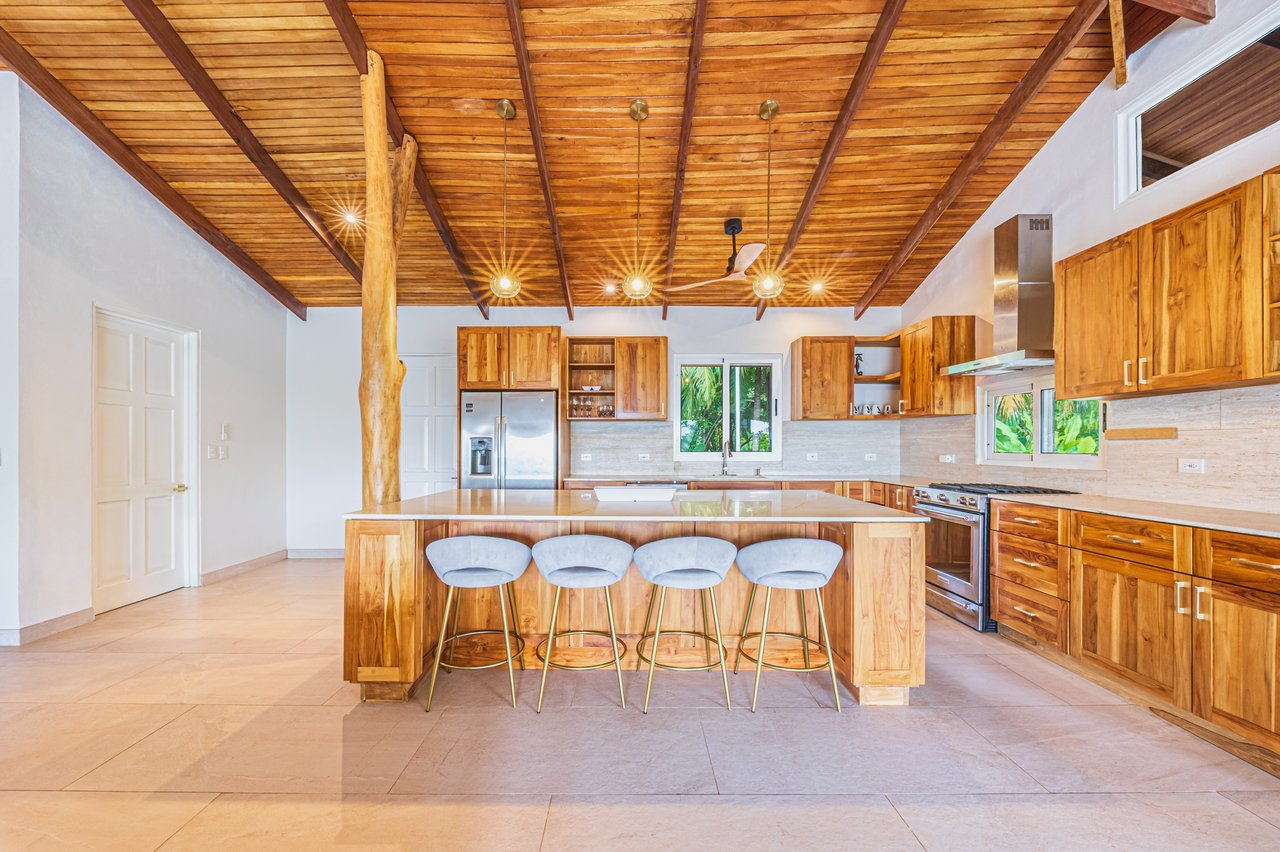 Gorgeous Hacienda-Style Home in Uvita with Ocean Views & in a Fantastic Location!!
