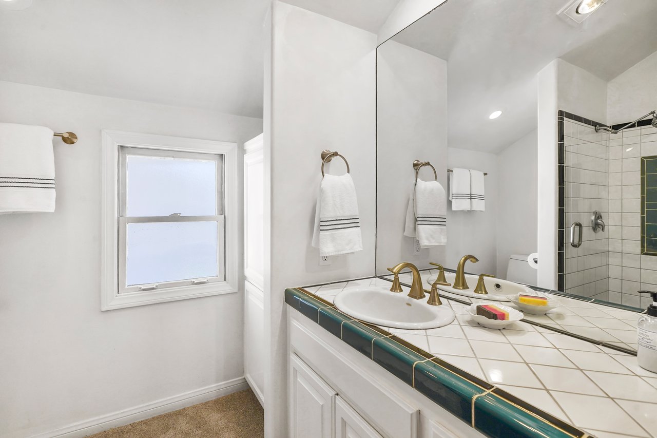 Malibu Guest House For Lease