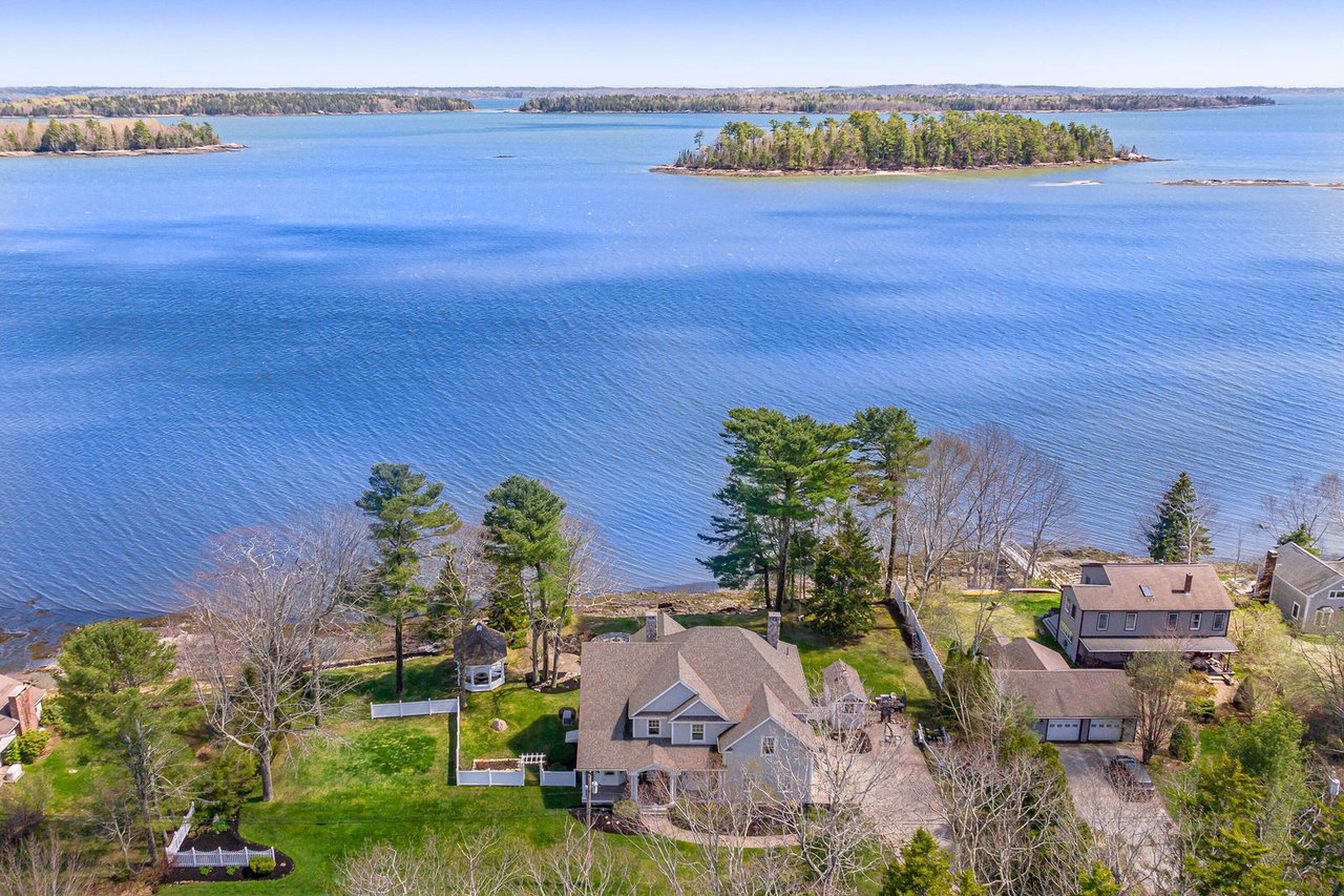 373 Lower Flying Point Road, Freeport