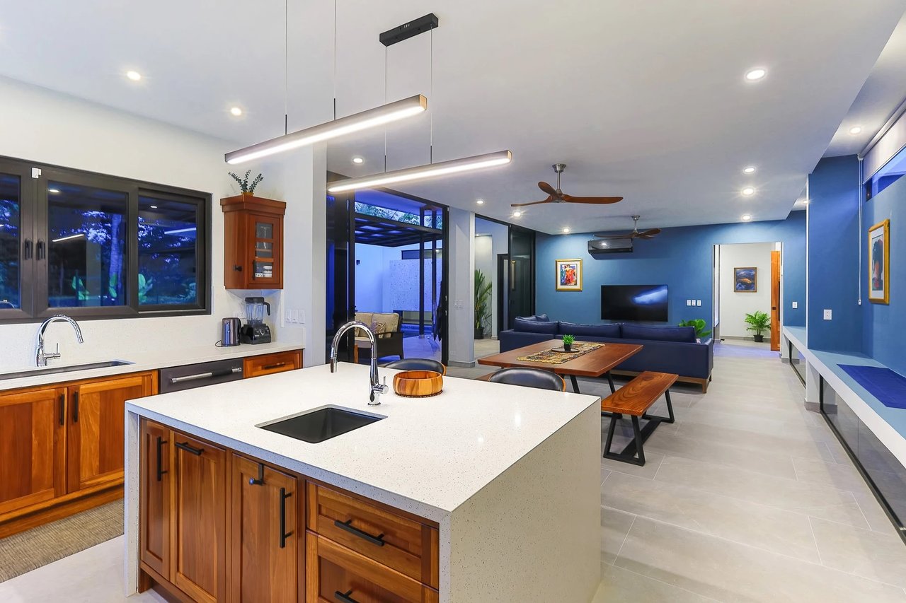 3 Bedroom, Contemporary Estate home in Manuel Antonio 