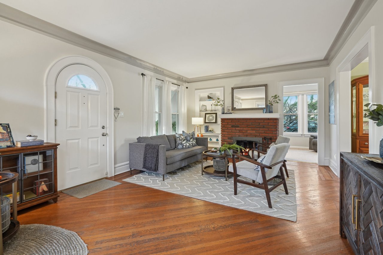 61 Plymouth Ave