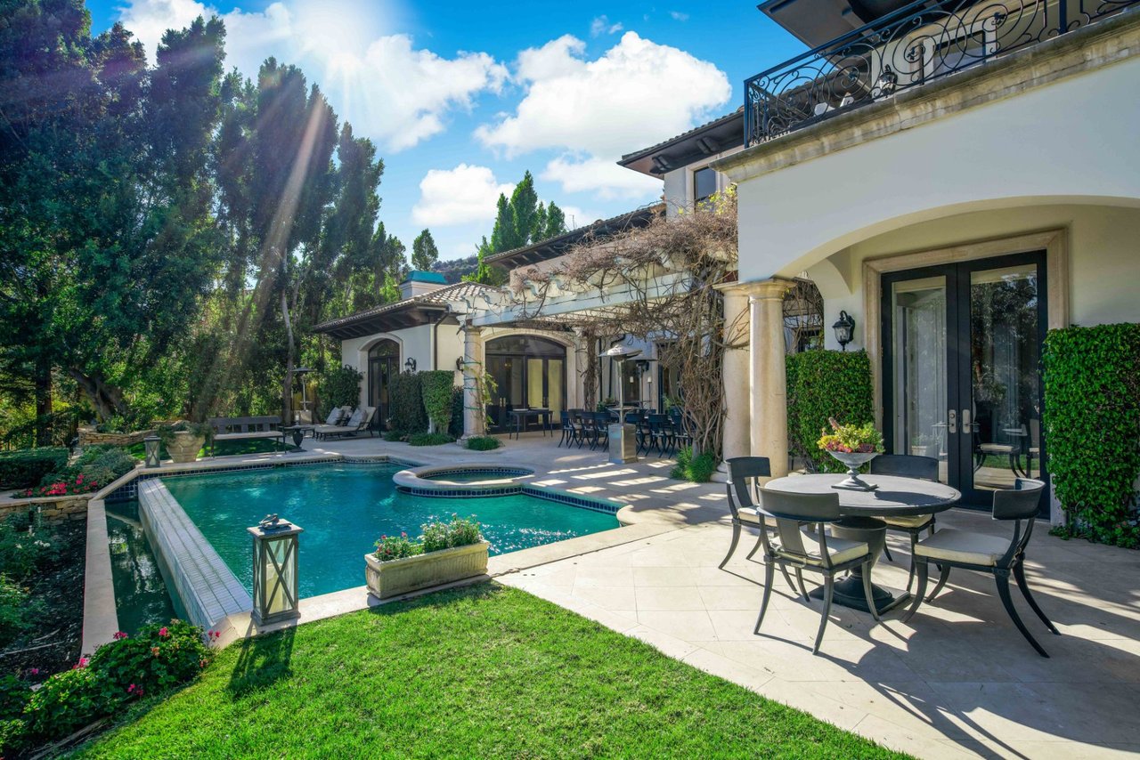 16677 Stone Oak Park