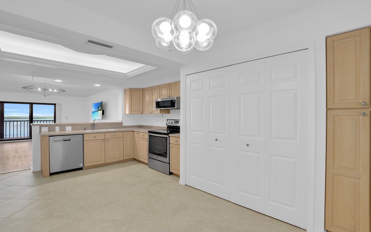 1925 Clifford St #1102