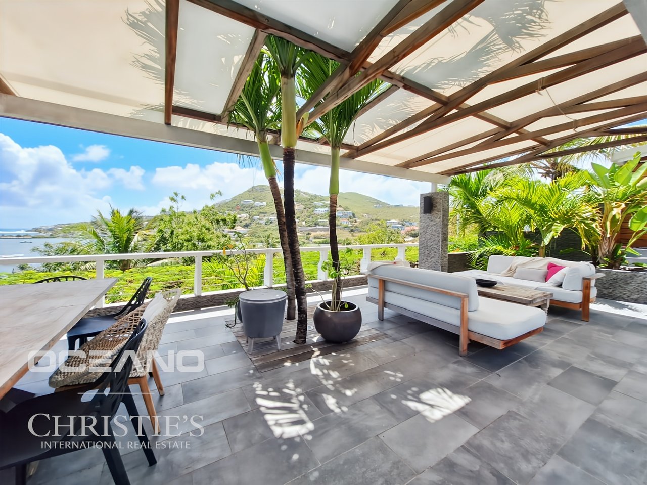 Magnificent sea-view villa + 3 bungalows