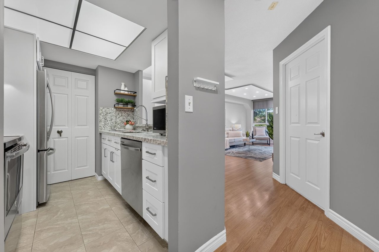 221 - 1001 Cedarglen Gate