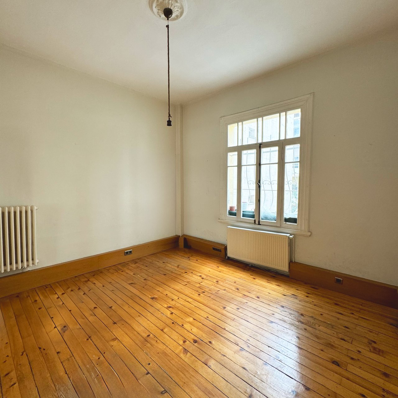 A 3+2 Cihangir flat in a Historical Apartment in Istanbul