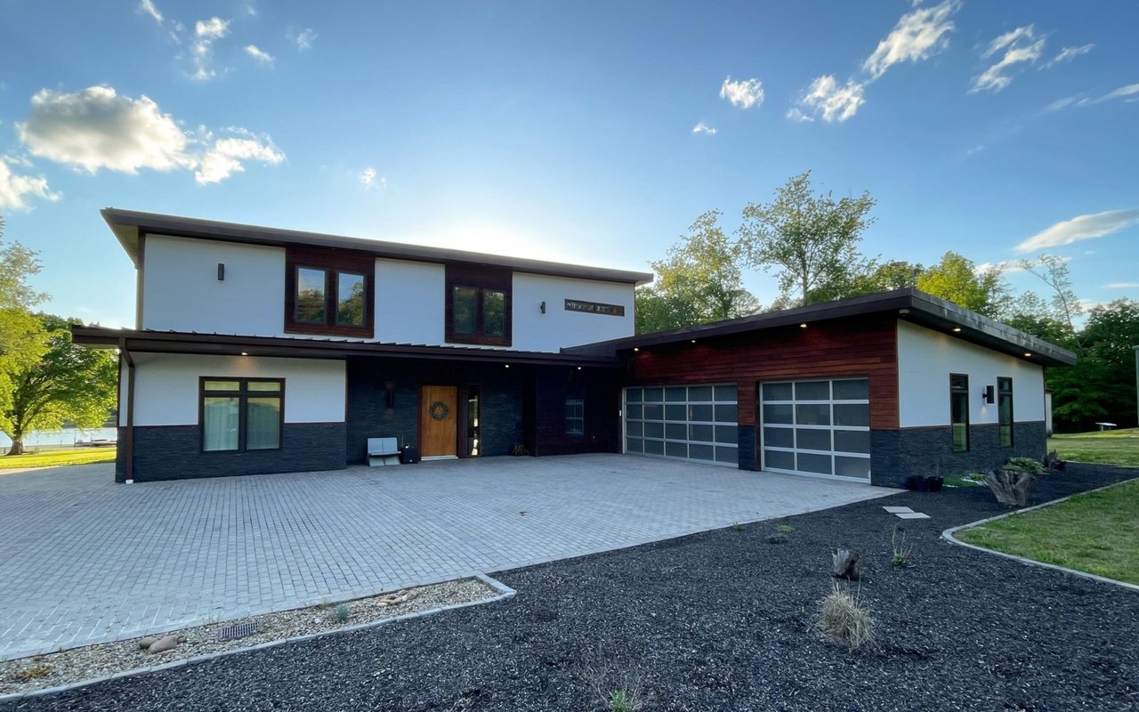 Wallace Luxury Spotlight | 918 Paint Rock Ferry Road Kingston, TN 37763