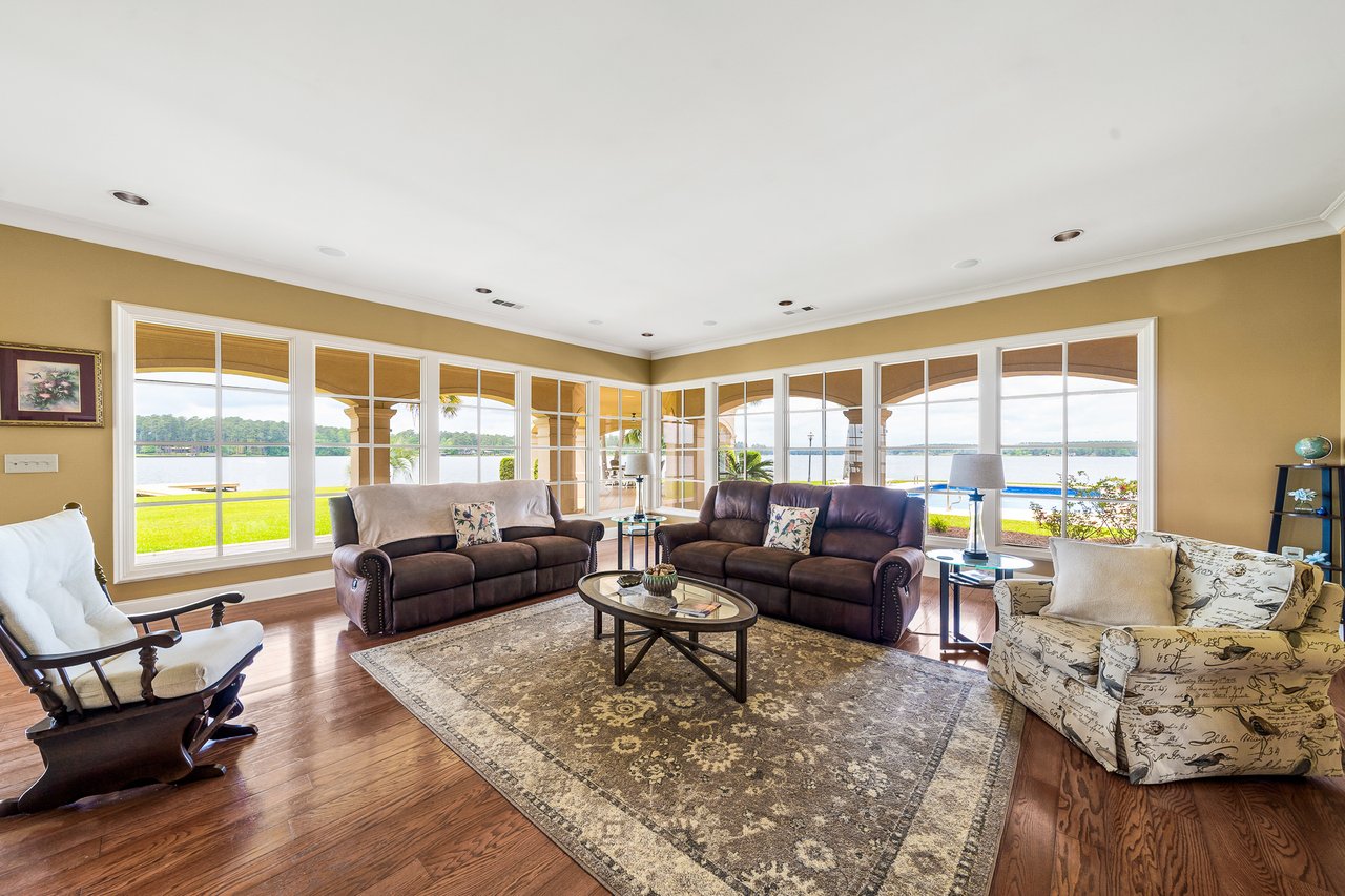 745 S Chickasaw Trail