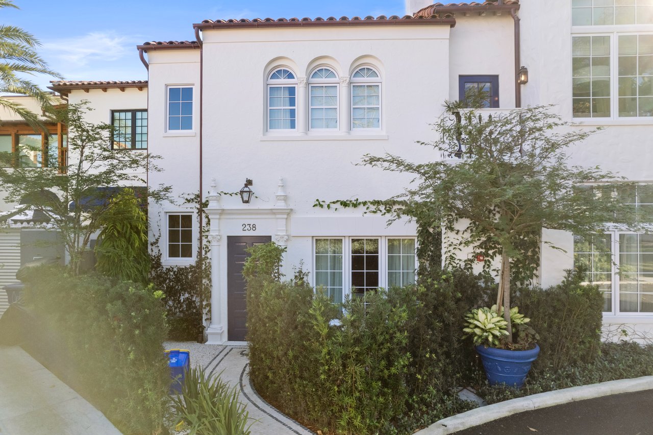 Mid-Island Townhouse