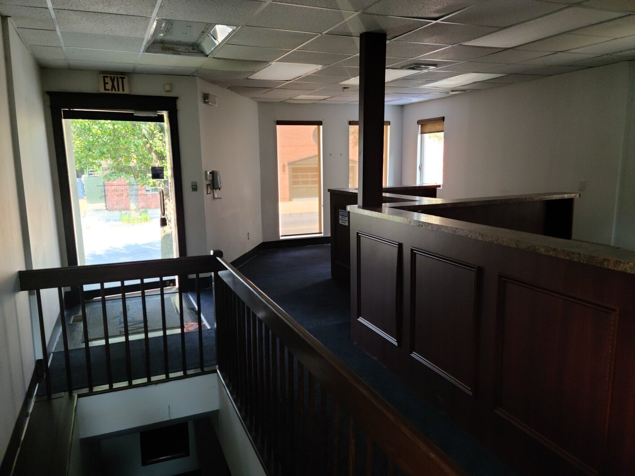 221 Mineola Blvd