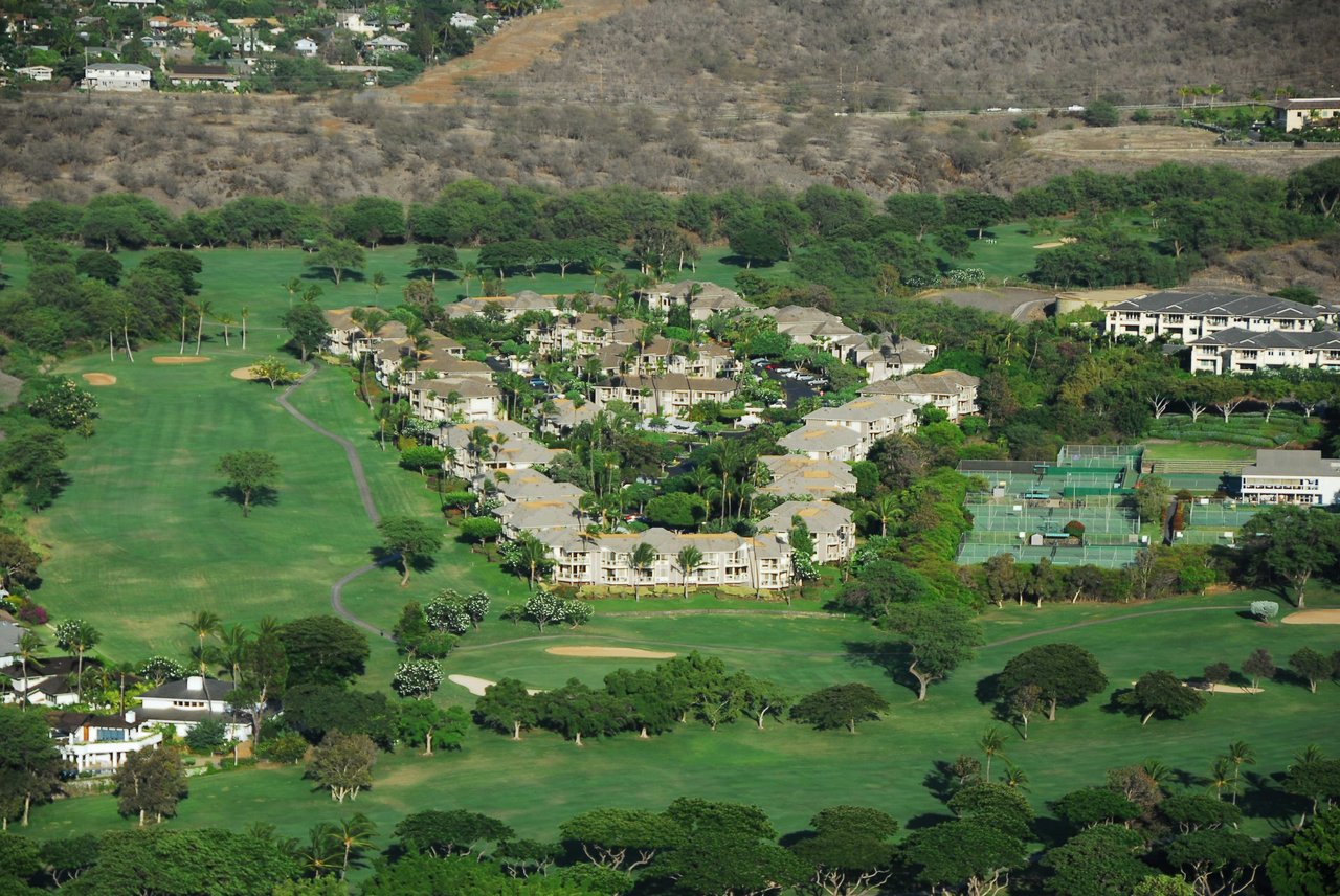 Aerial view of grand champions in wailea with wailea tennis club