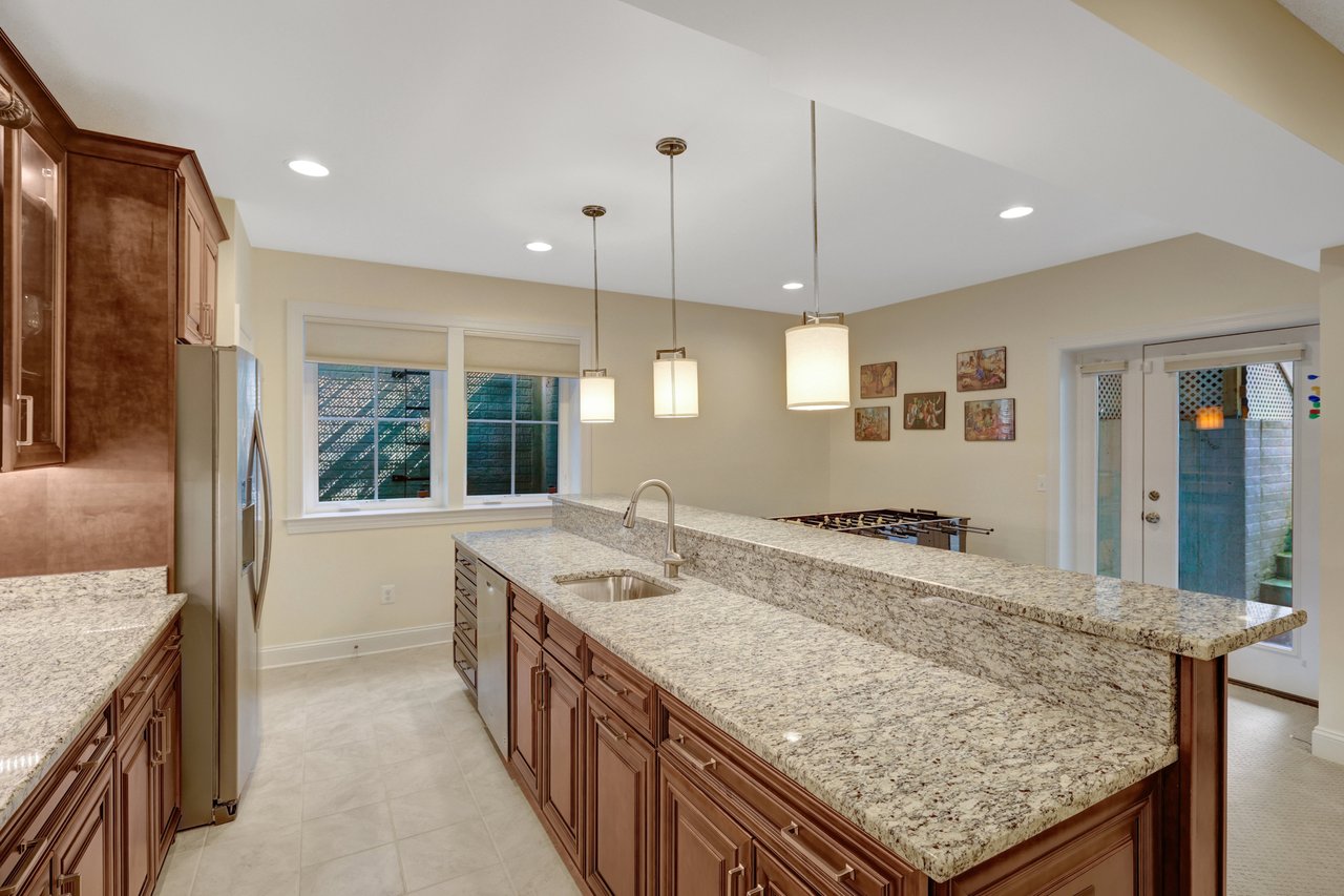 300 Jade Ct NW