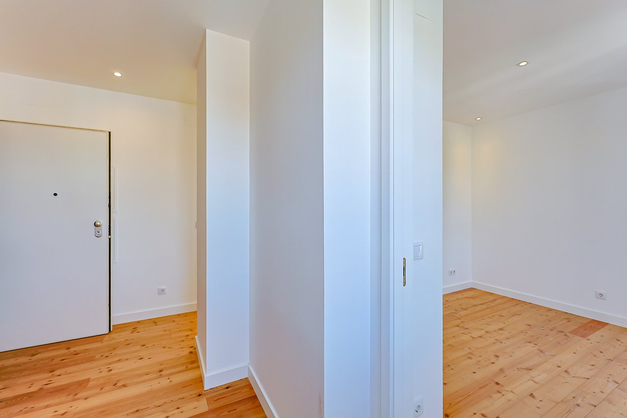 3 Bedroom Duplex with Sea View, Balcony & Private Lift in Monte Estoril