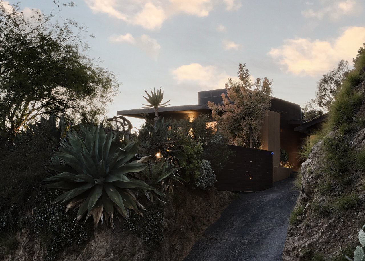 8715 Skyline Dr, Hollywood Hills