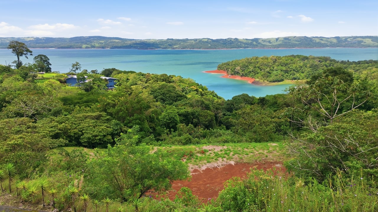 LAKEFRONT LOT - TURTLE COVE - LAKE ARENAL 