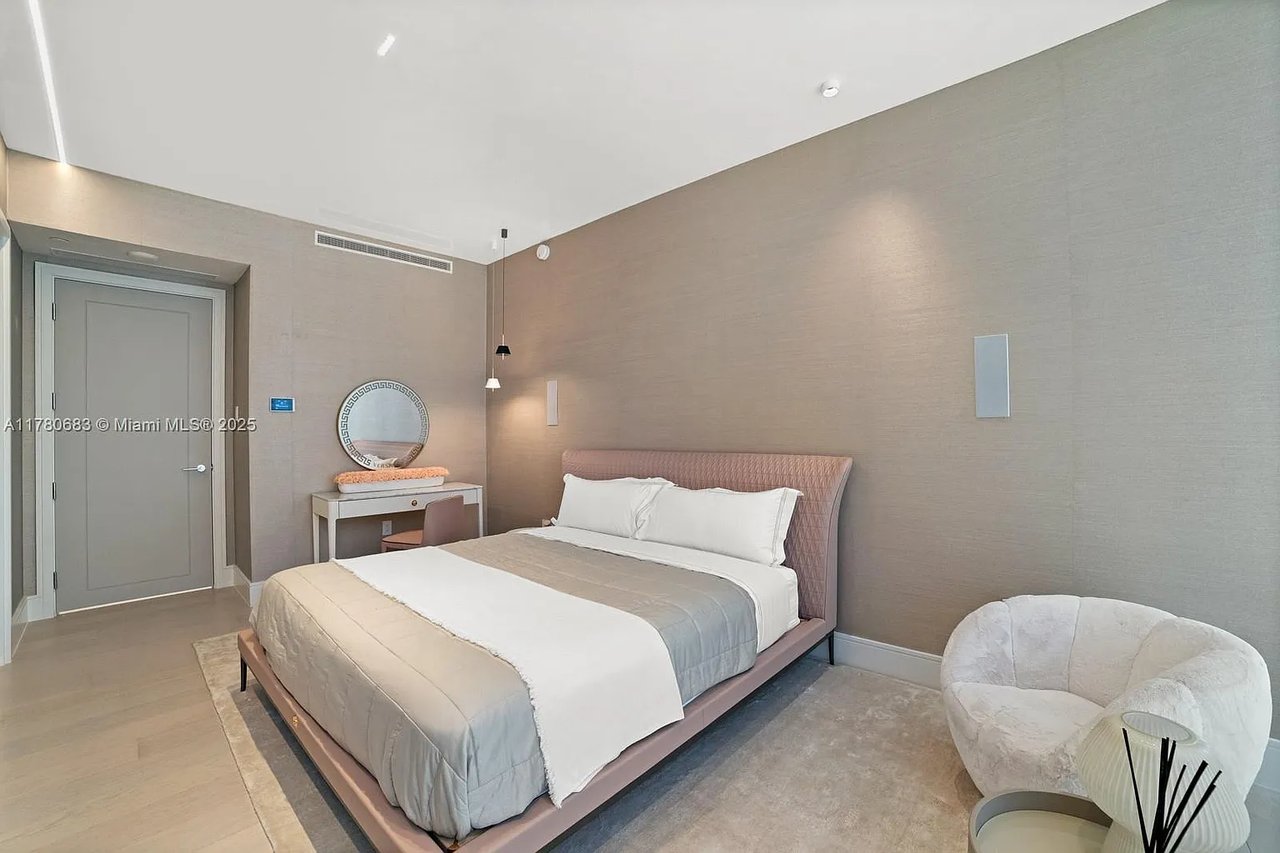 17975 Collins Ave #N701