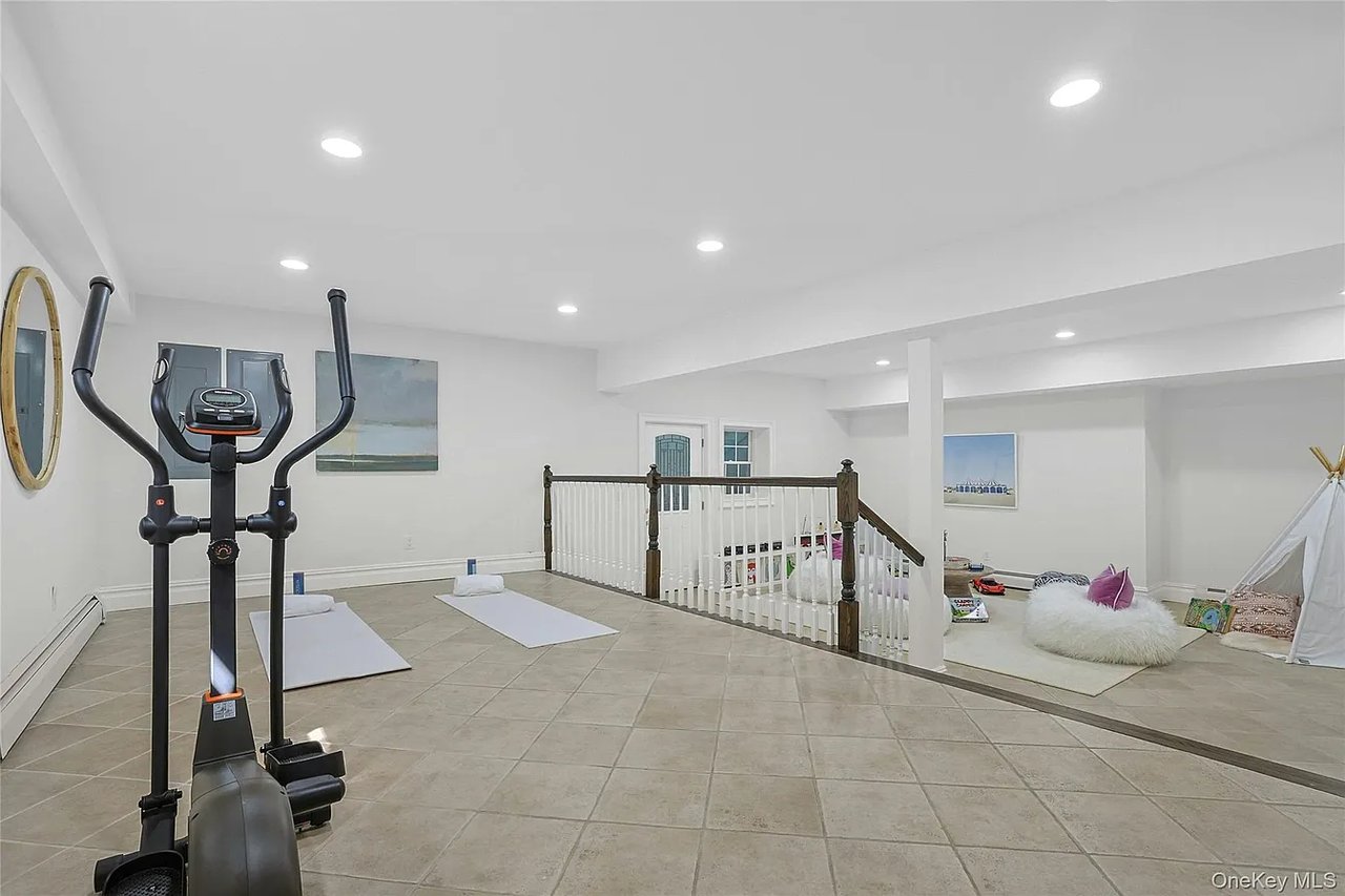 100 Fox Meadow Rd