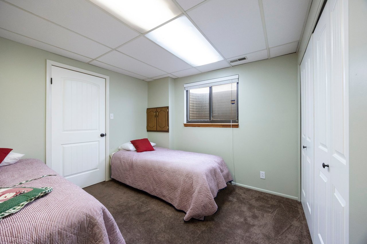 4372 S Hawarden Cir