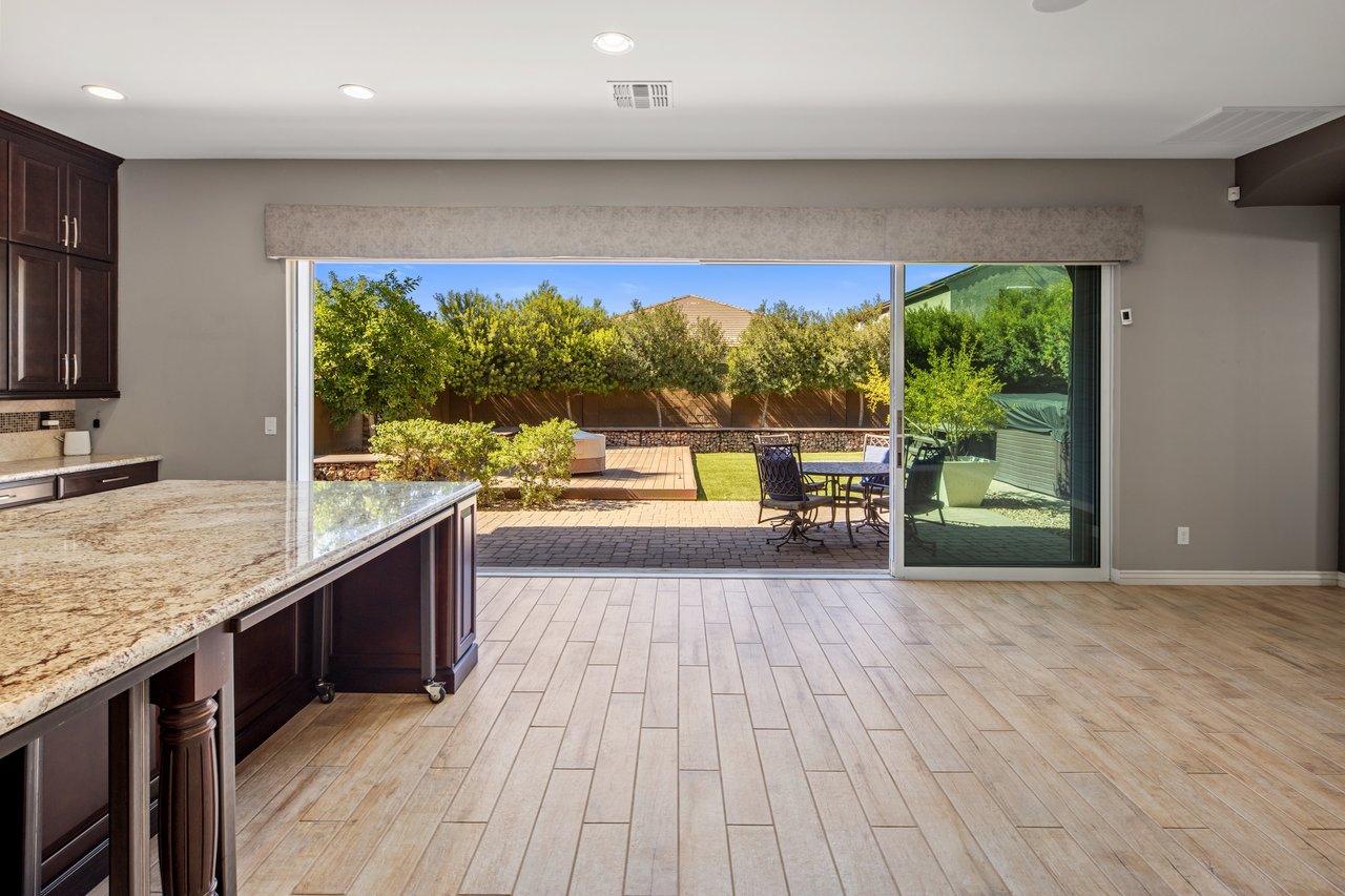 2932 E Madison Vistas