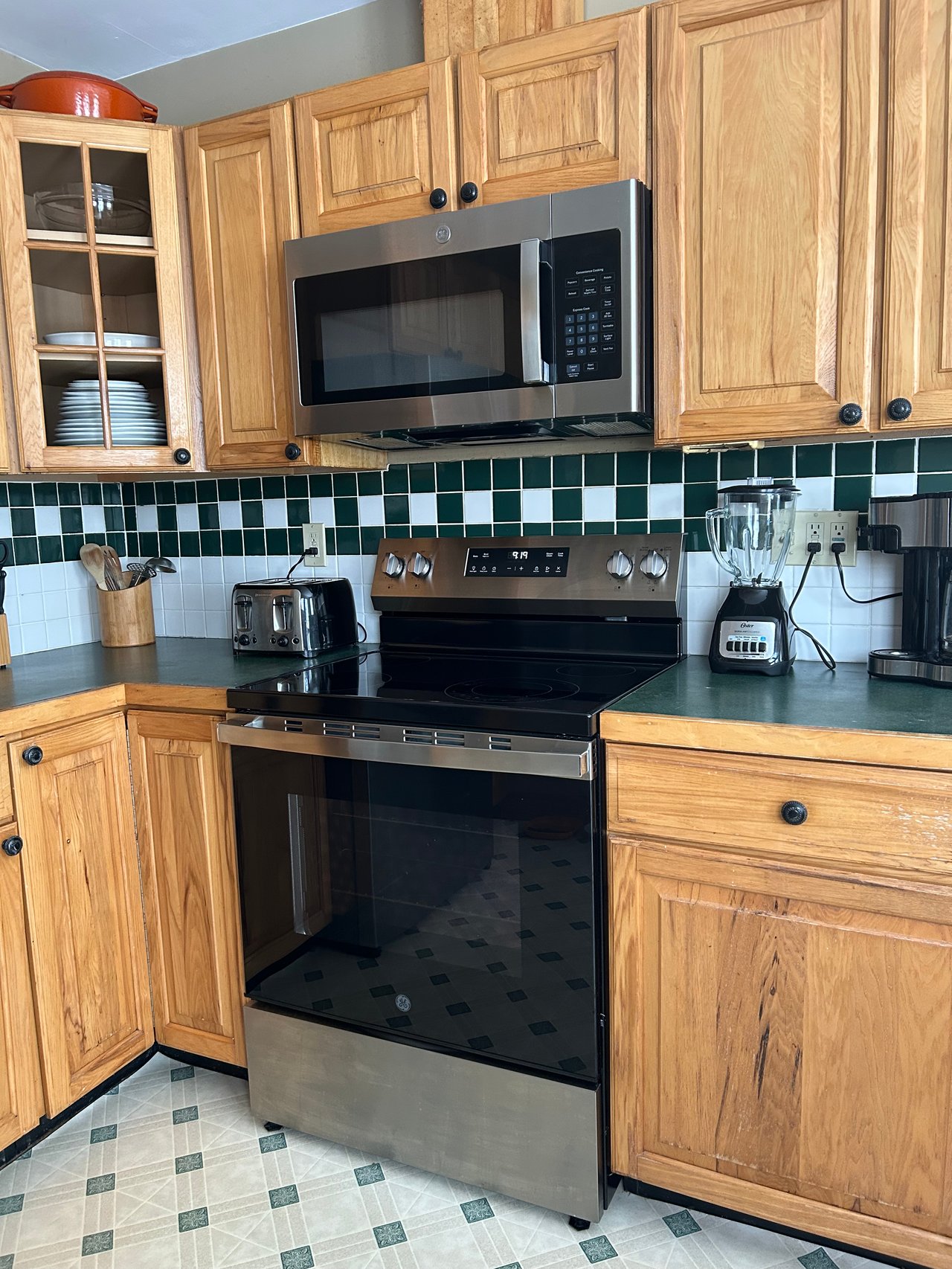 56 Lake Av, Rockland