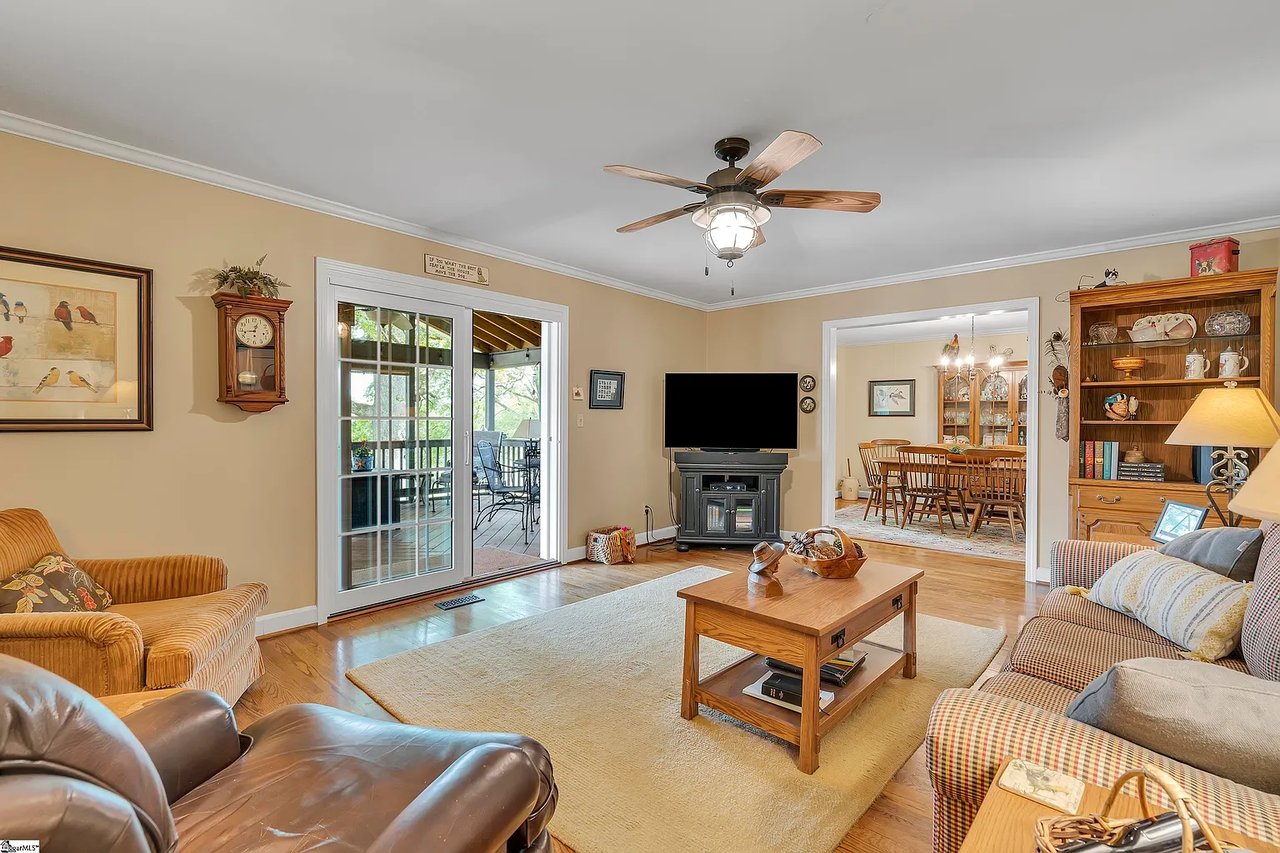611 Little Texas Rd