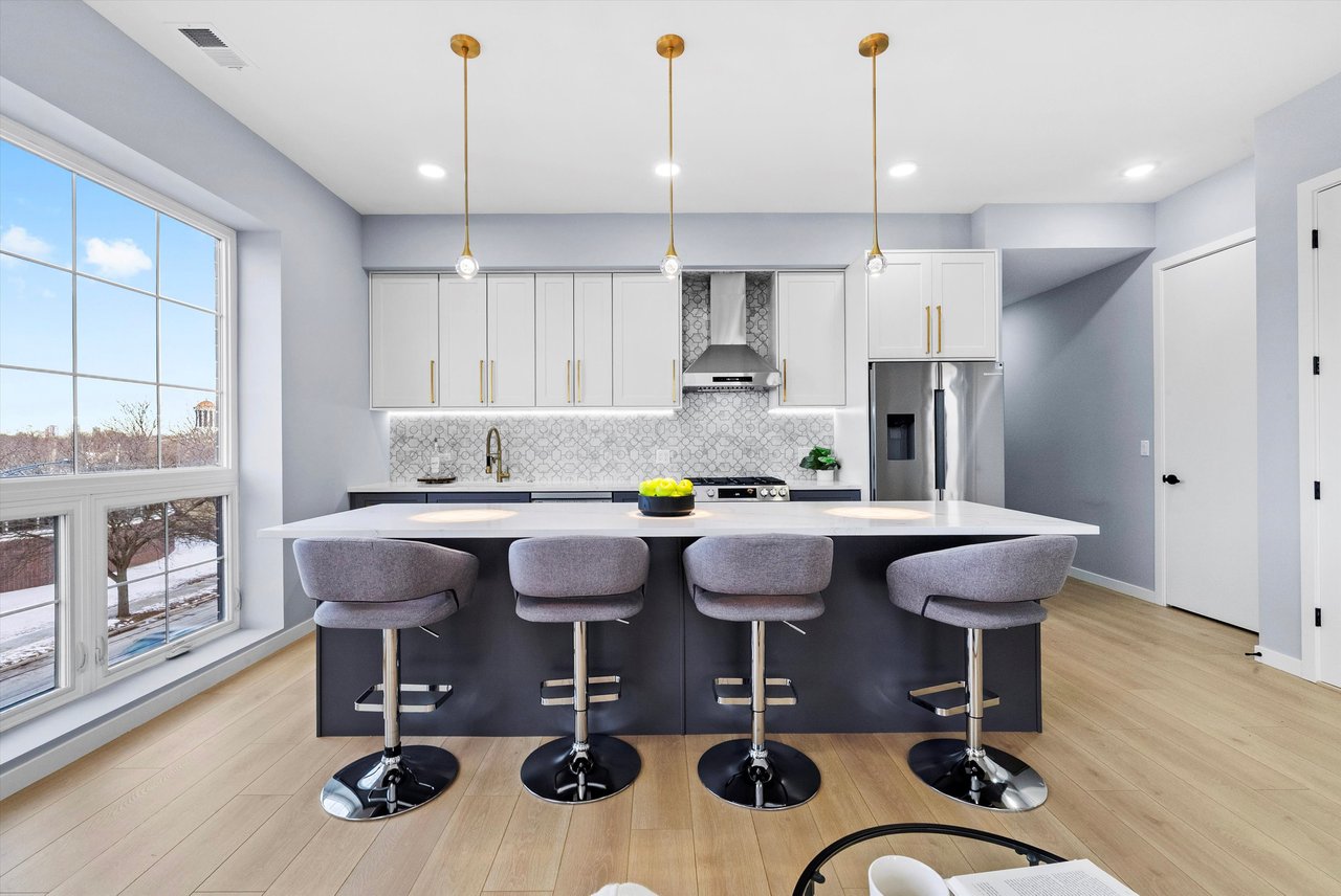 5830 N Lincoln Ave Chicago, IL 60659