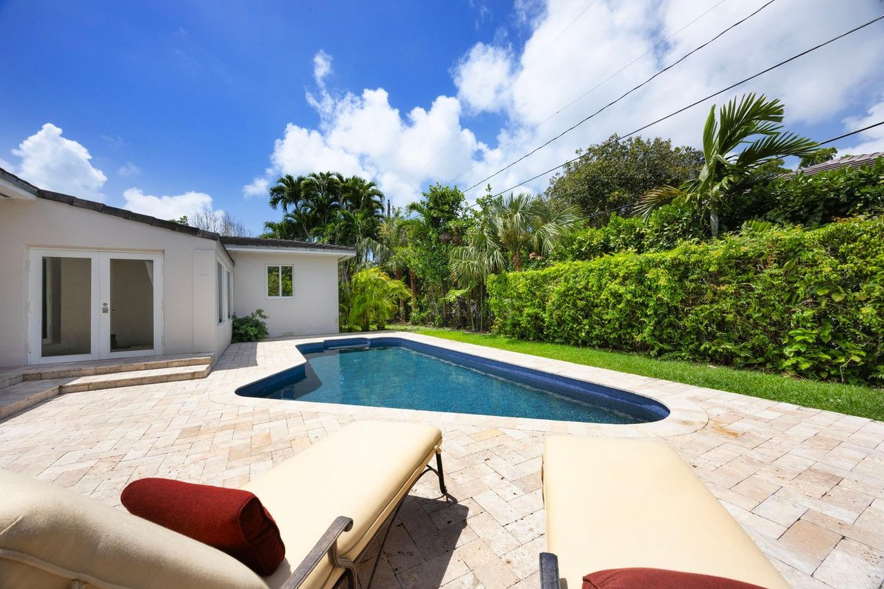 Under Contract in Just 1 Day: 6610 Santona St Sells for $2,200,000
