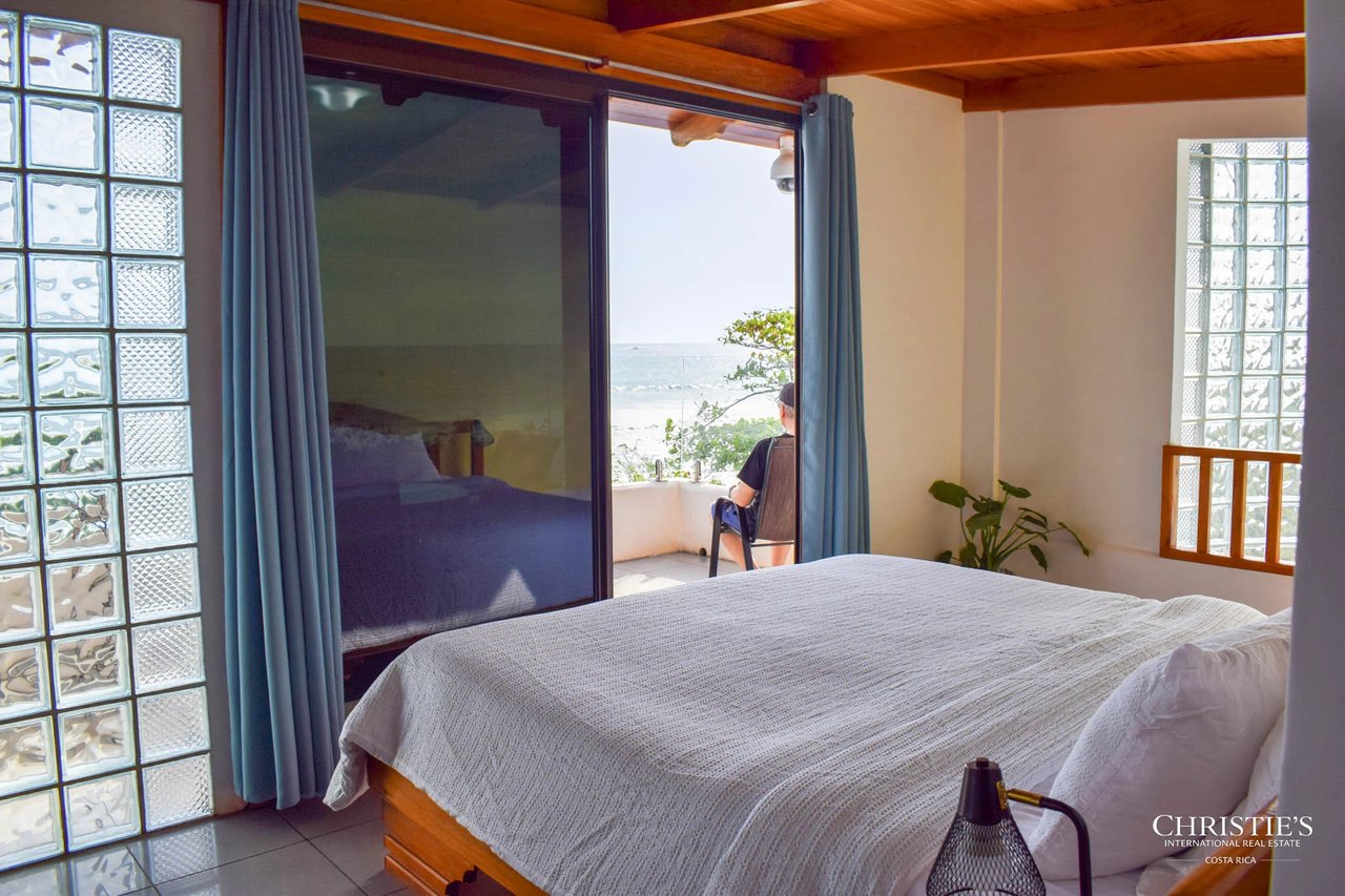 Hotel Las Tortugas - Legendary Beachfront Boutique Hotel