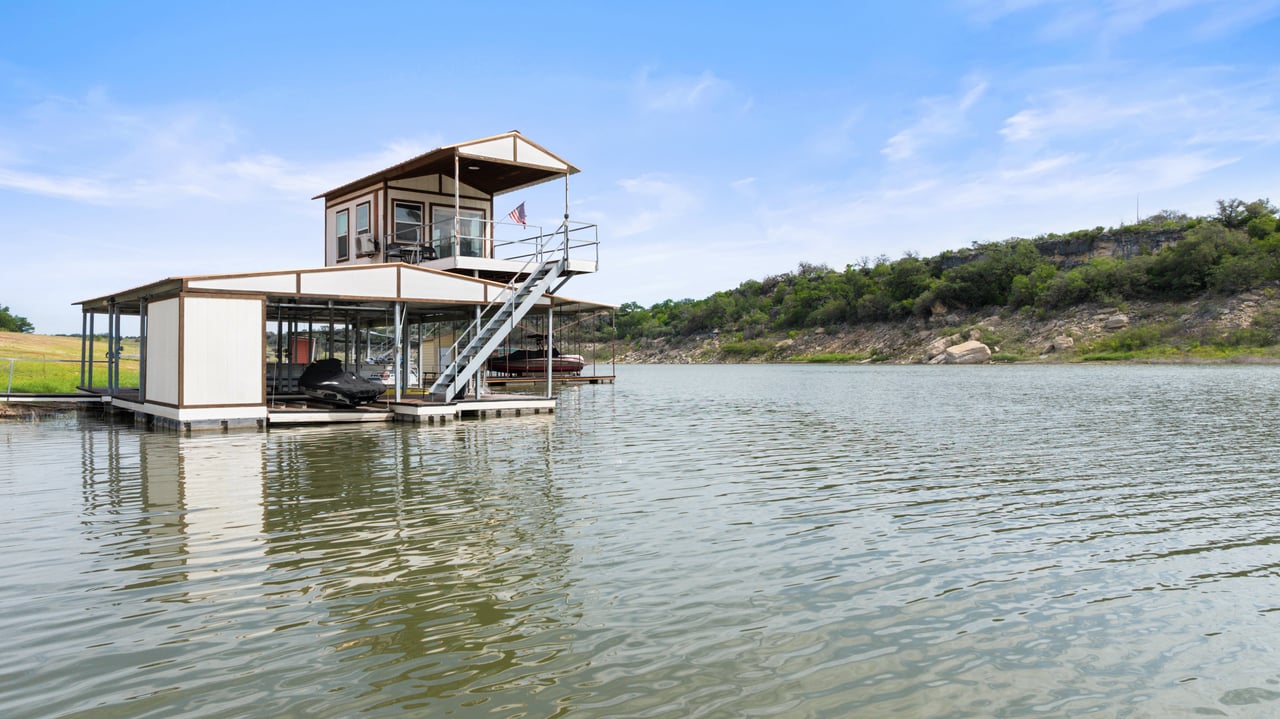 907 Lake Shore Dr.