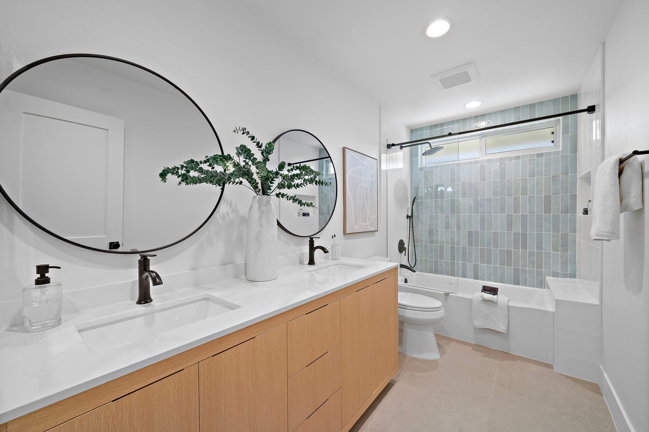 9560 La Amapola Avenue