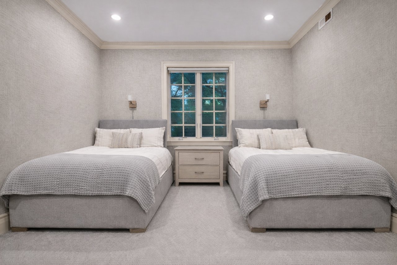 850 E 23rd Street private house