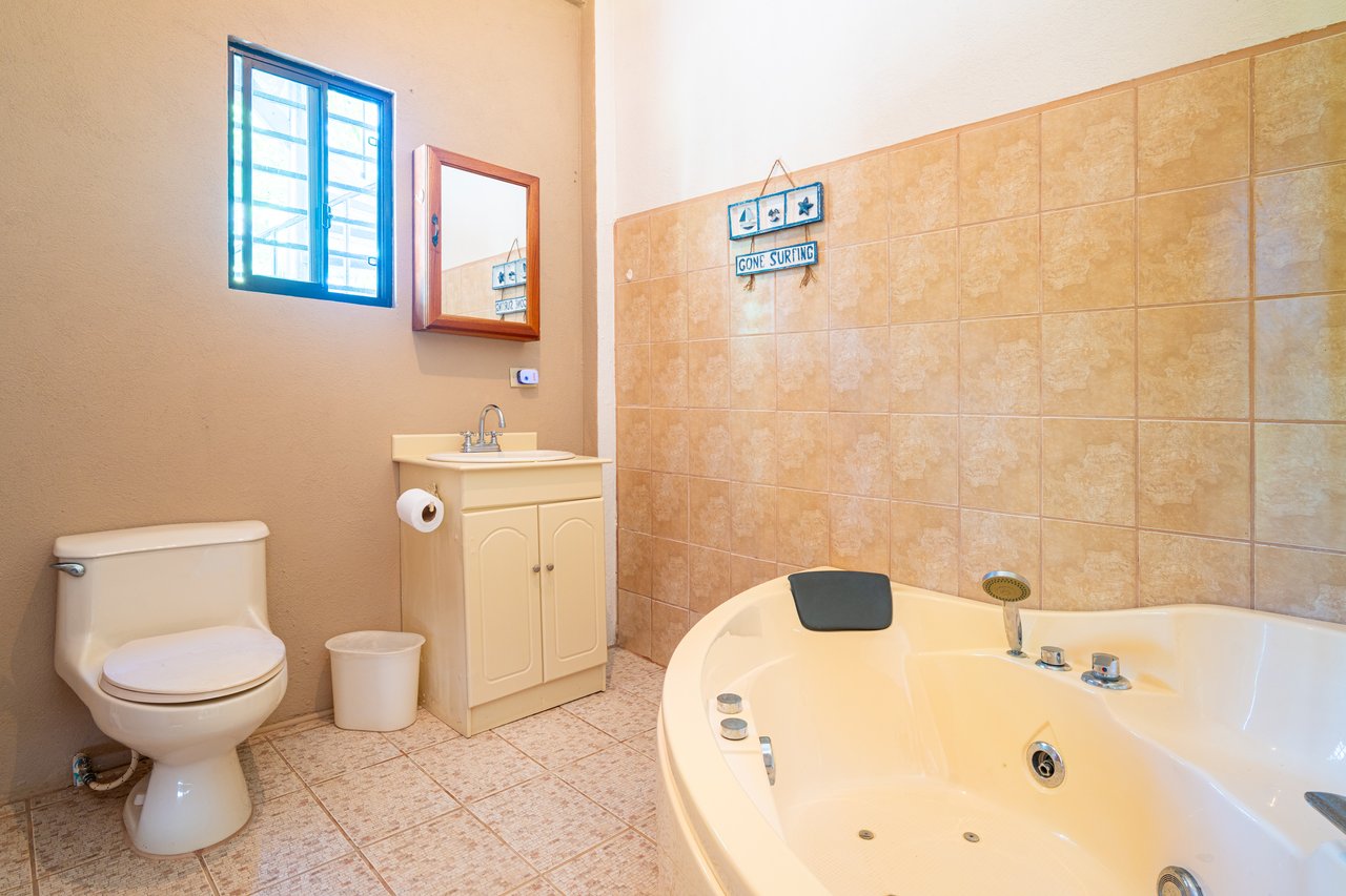 Casa Brisa de La Playa, 2 Bedroom Home Just Steps From the Beach!