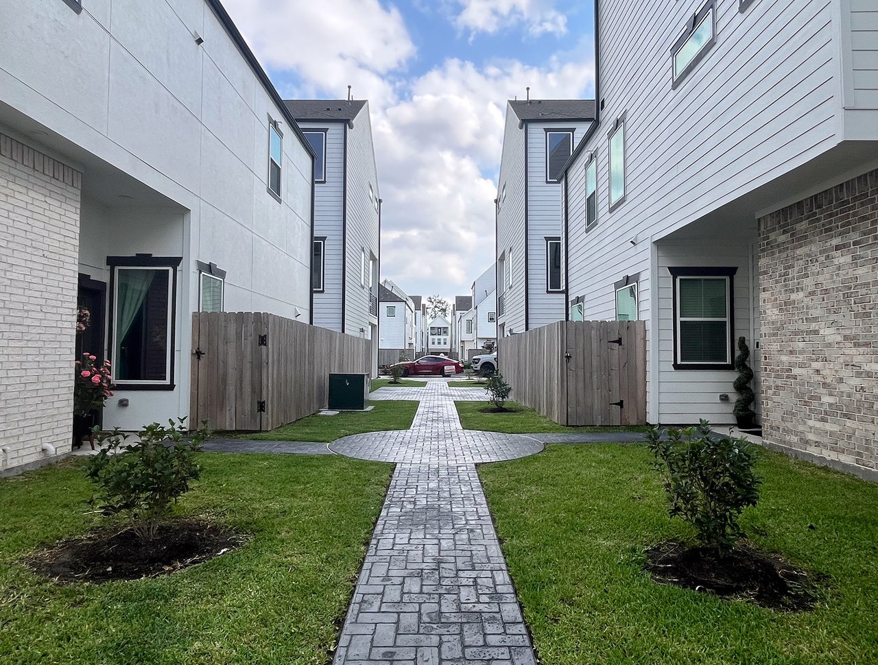 COMMONS AT ELLA FOREST