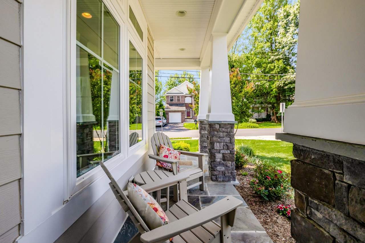 300 Jade Ct NW
