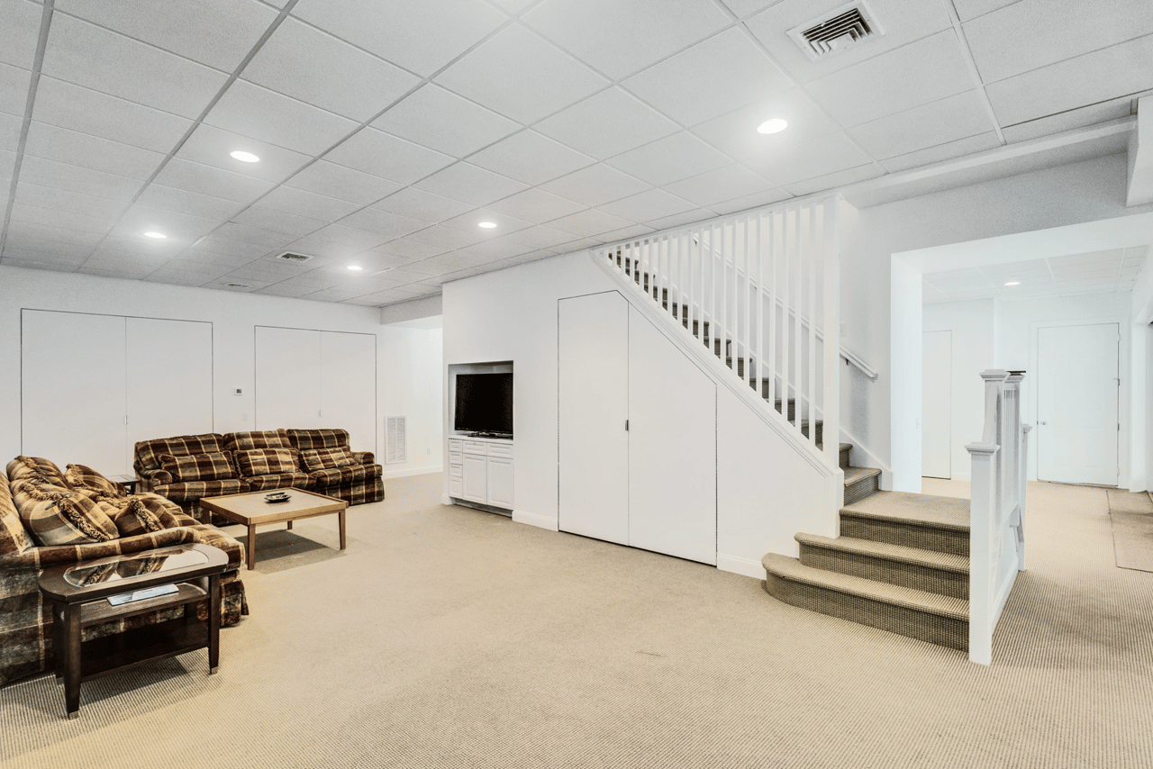 9 Sea Farm Ct, Bridgehampton