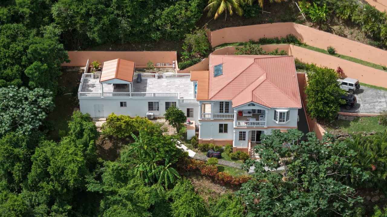 1084 Private Estate with Income