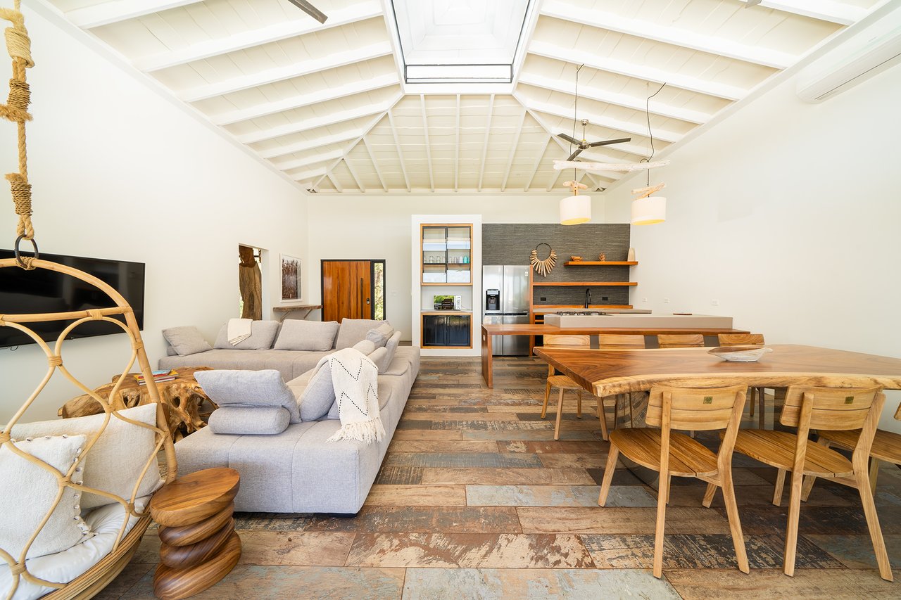 Casa Salinas – 3 beds ocean view home in playa grande