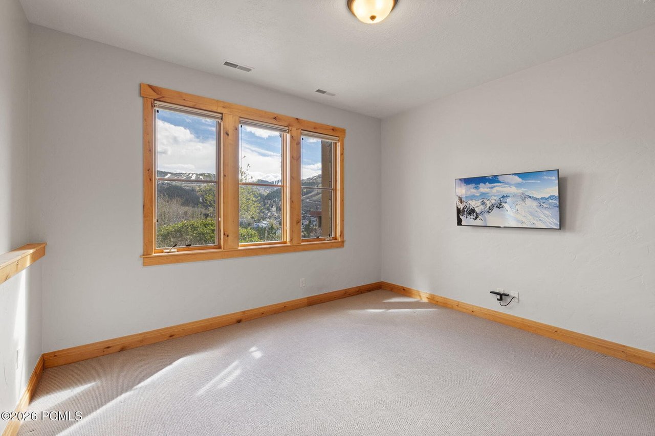 1215 Silver Oak Court 4