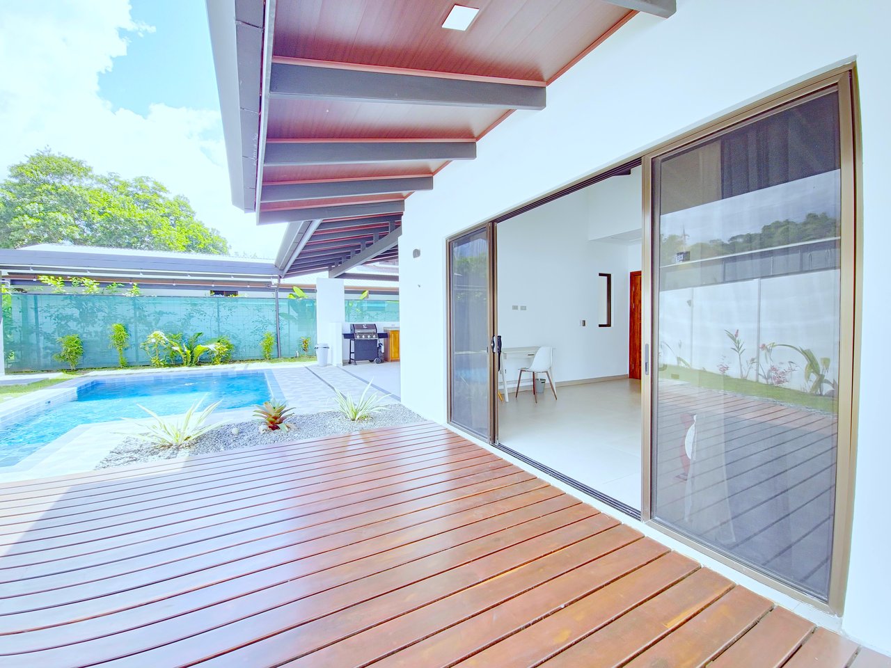 Modern Oasis Near Uvita: Contemporary Living with Pool & Privacy