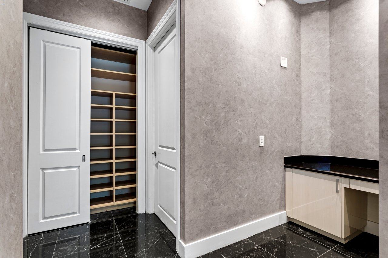 6000 Island Blvd # 203