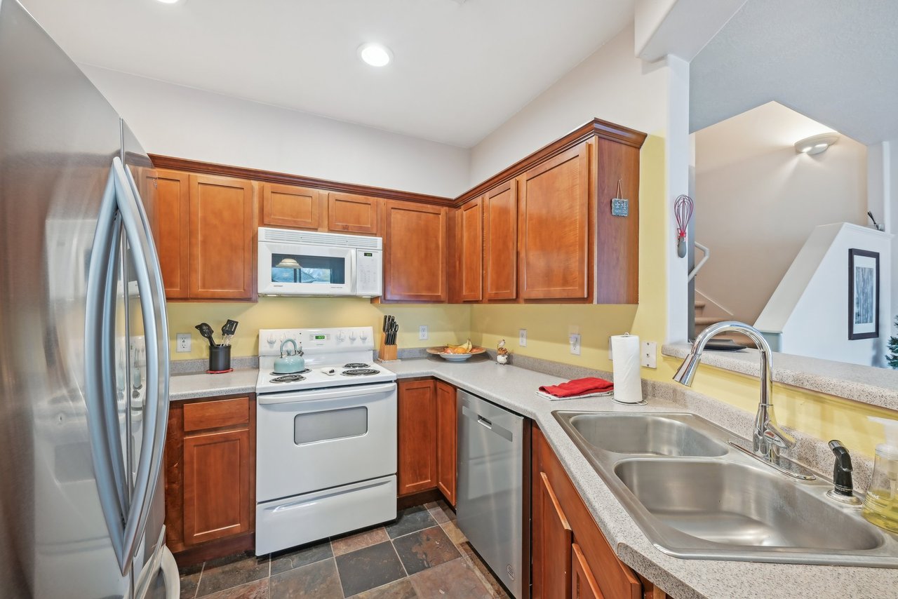 211 Greenfield Cir 103