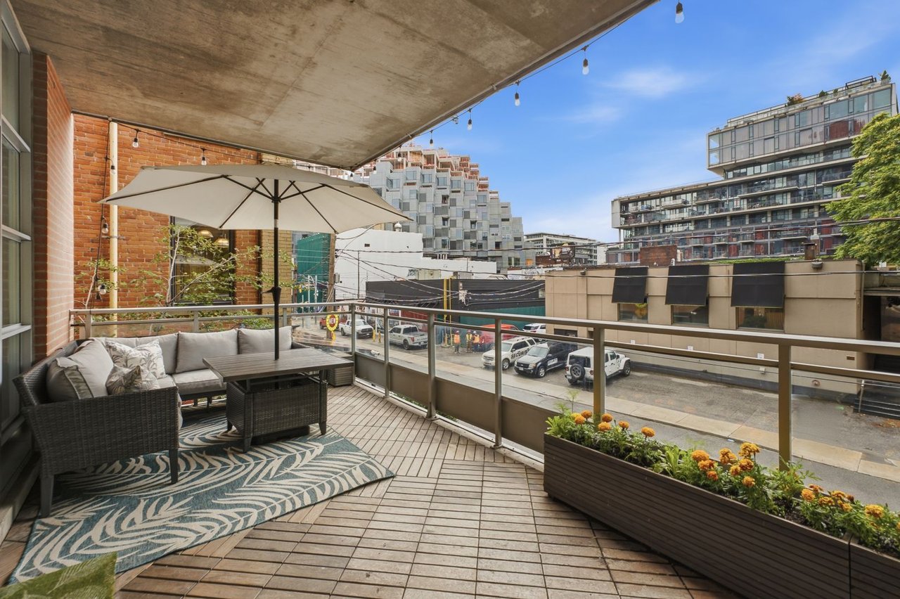 19 Brant St 204