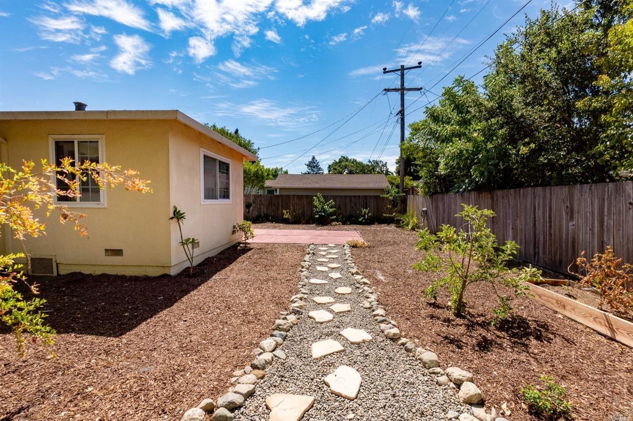 6 Boulevard Ct