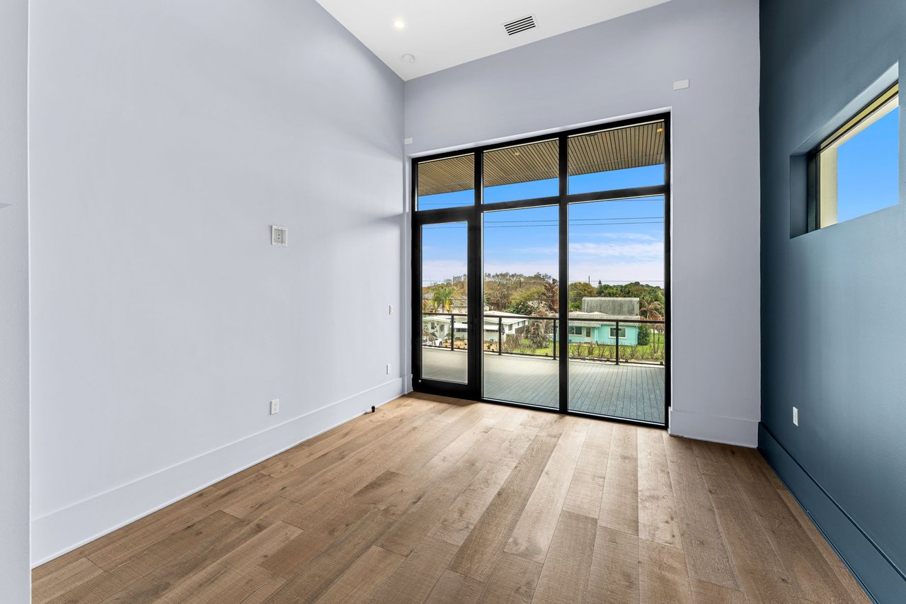 1194 N Peninsula Ave New Smyrna Beach, FL 32169